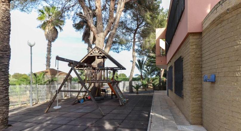 6 bedrooms in Los Balcones Torrevieja with large plot