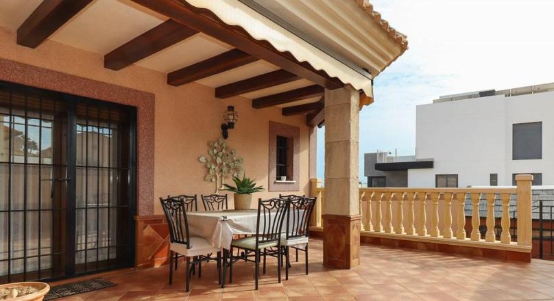 Spectacular semi-detached villa in Los Balcones