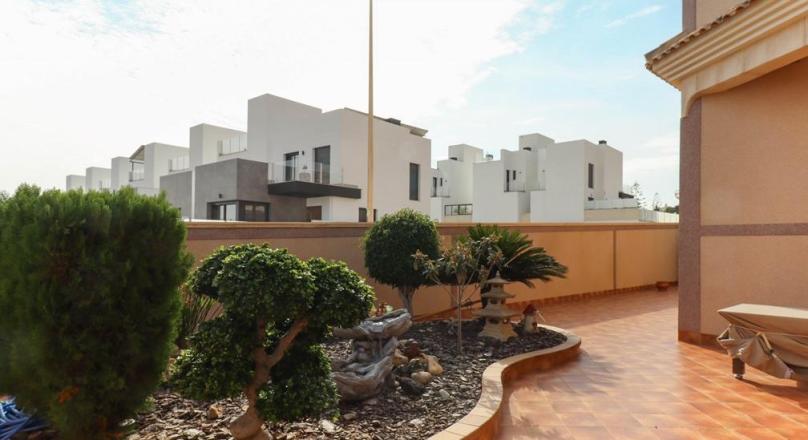 Spectacular semi-detached villa in Los Balcones