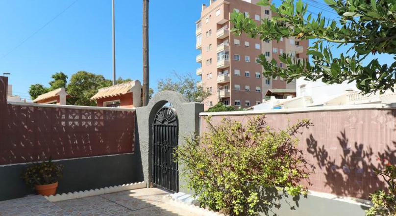 Radhus med privat takterrass i Nueva Torrevieja